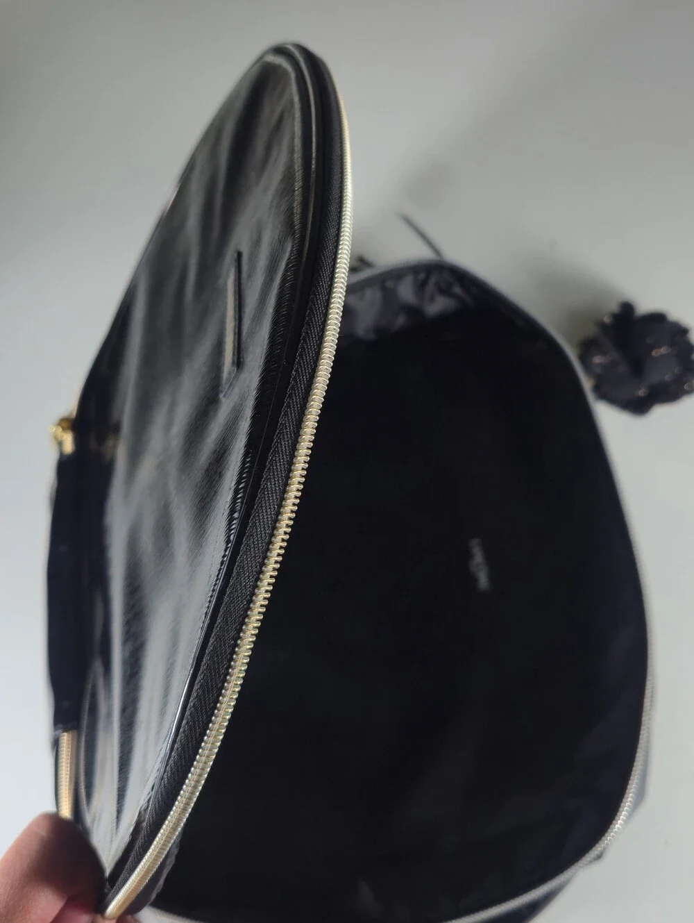 Lancôme Paris Black Patent Cosmetic Makeup Travel Case Gold Zip Tassel